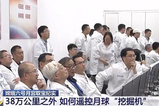 湖人众将穿搭一览：詹姆斯针织帽抢眼 浓眉洞洞裤露膝盖