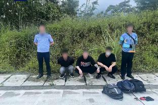 多库半场数据：3射门1射正，2次过人1次成功，1次失良机，评分6.9